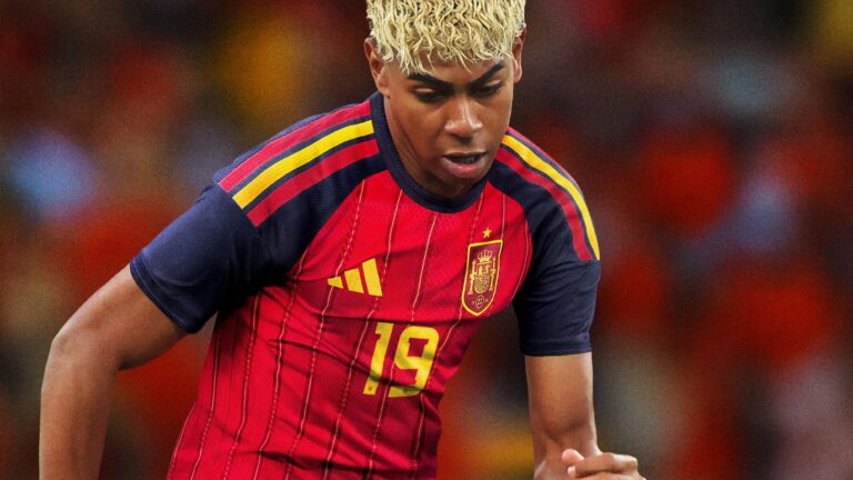 ¿Por qué La Roja lleva azul en la camiseta?