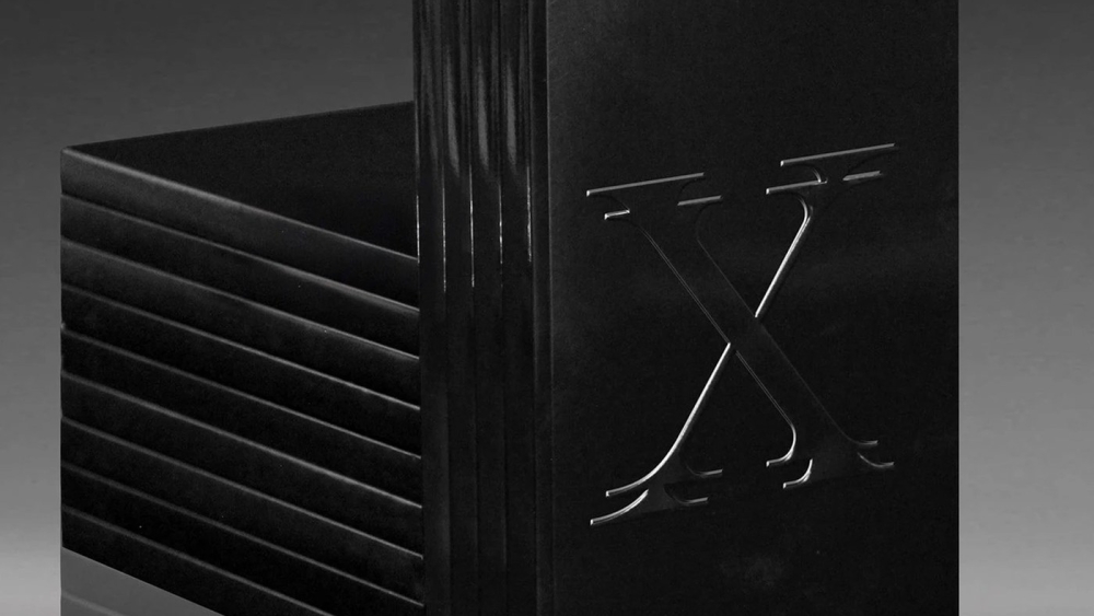 Display serif typeface design inspired by Giger's legacy